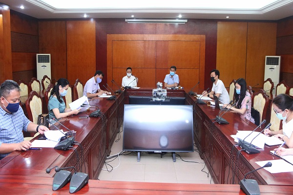 Không để khán đài bóng đá trở thành bãi rác